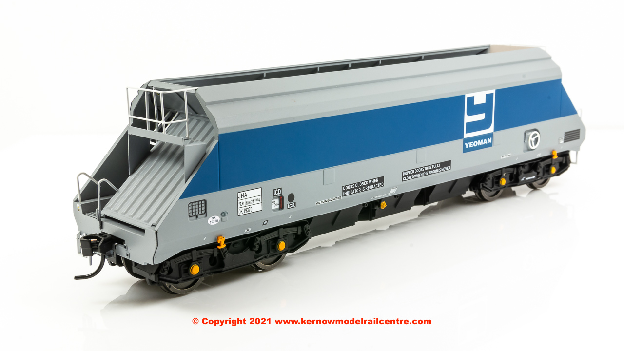 4F-050-105 Dapol O&K JHA Hopper middle Wagon number 19370 in Foster Yeoman livery